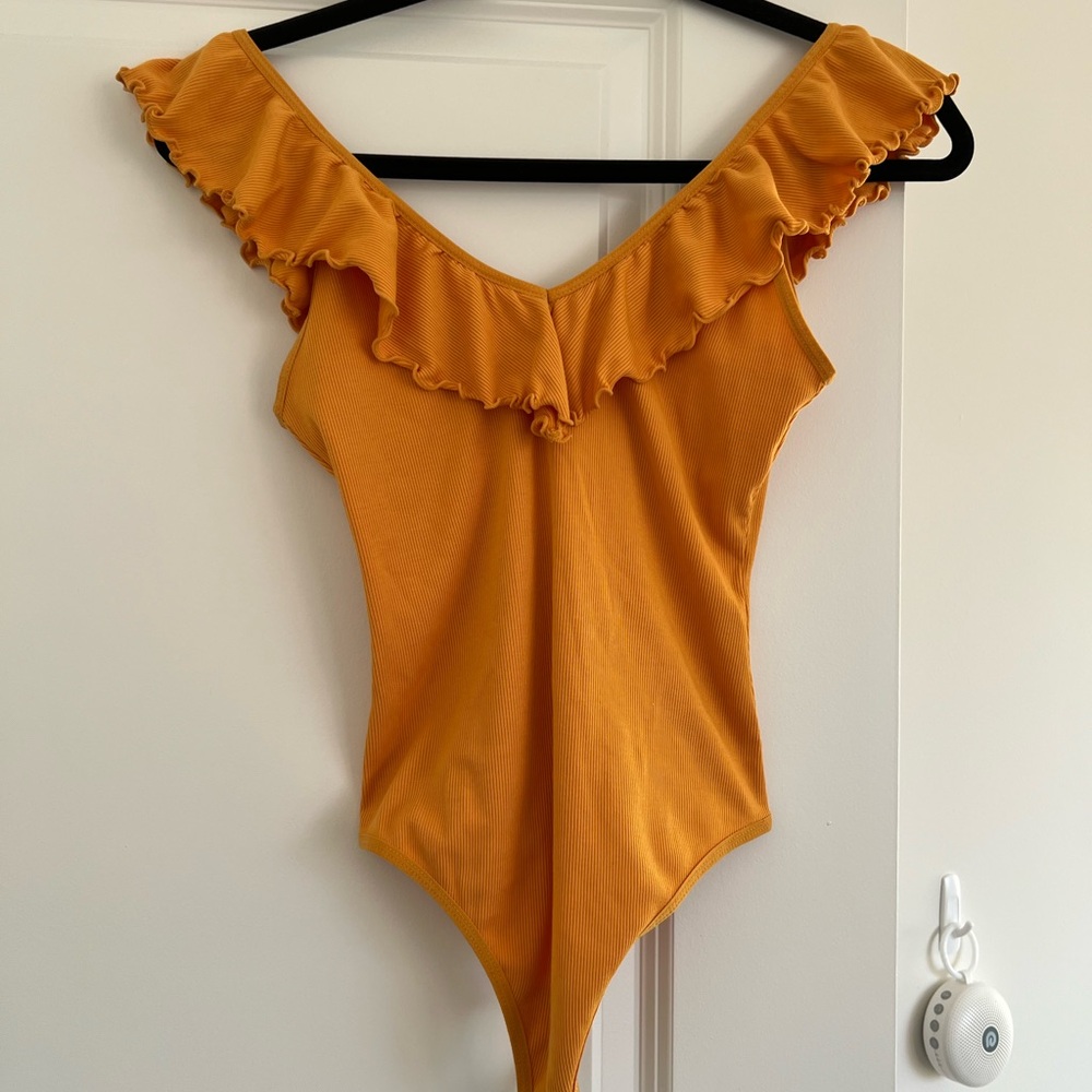 Aritzia Wilfred bodysuit with ruffles